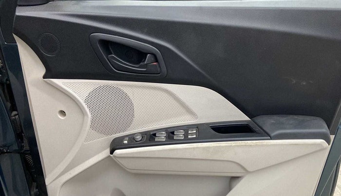 2020 Mahindra XUV300 W4 1.2 PETROL, Petrol, Manual, 33,648 km, Driver Side Door Panels Control
