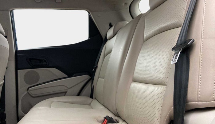 2020 Mahindra XUV300 W4 1.2 PETROL, Petrol, Manual, 33,648 km, Right Side Rear Door Cabin