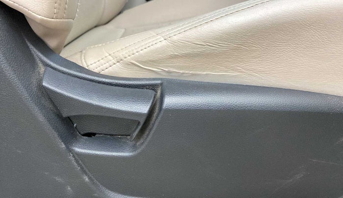 2020 Mahindra XUV300 W4 1.2 PETROL, Petrol, Manual, 33,648 km, Driver Side Adjustment Panel