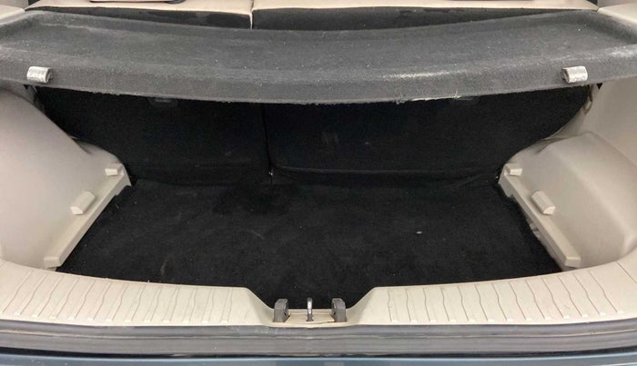 2020 Mahindra XUV300 W4 1.2 PETROL, Petrol, Manual, 33,648 km, Boot Inside