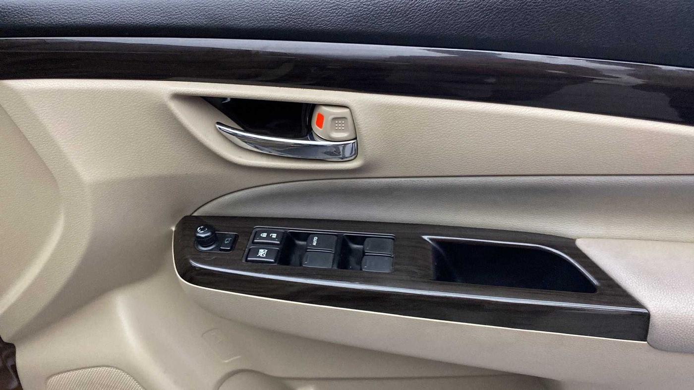 2017 Maruti Ciaz ZETA 1.4  AT PETROL, Petrol, Automatic, 85,351 km, Driver Side Door Panels Control