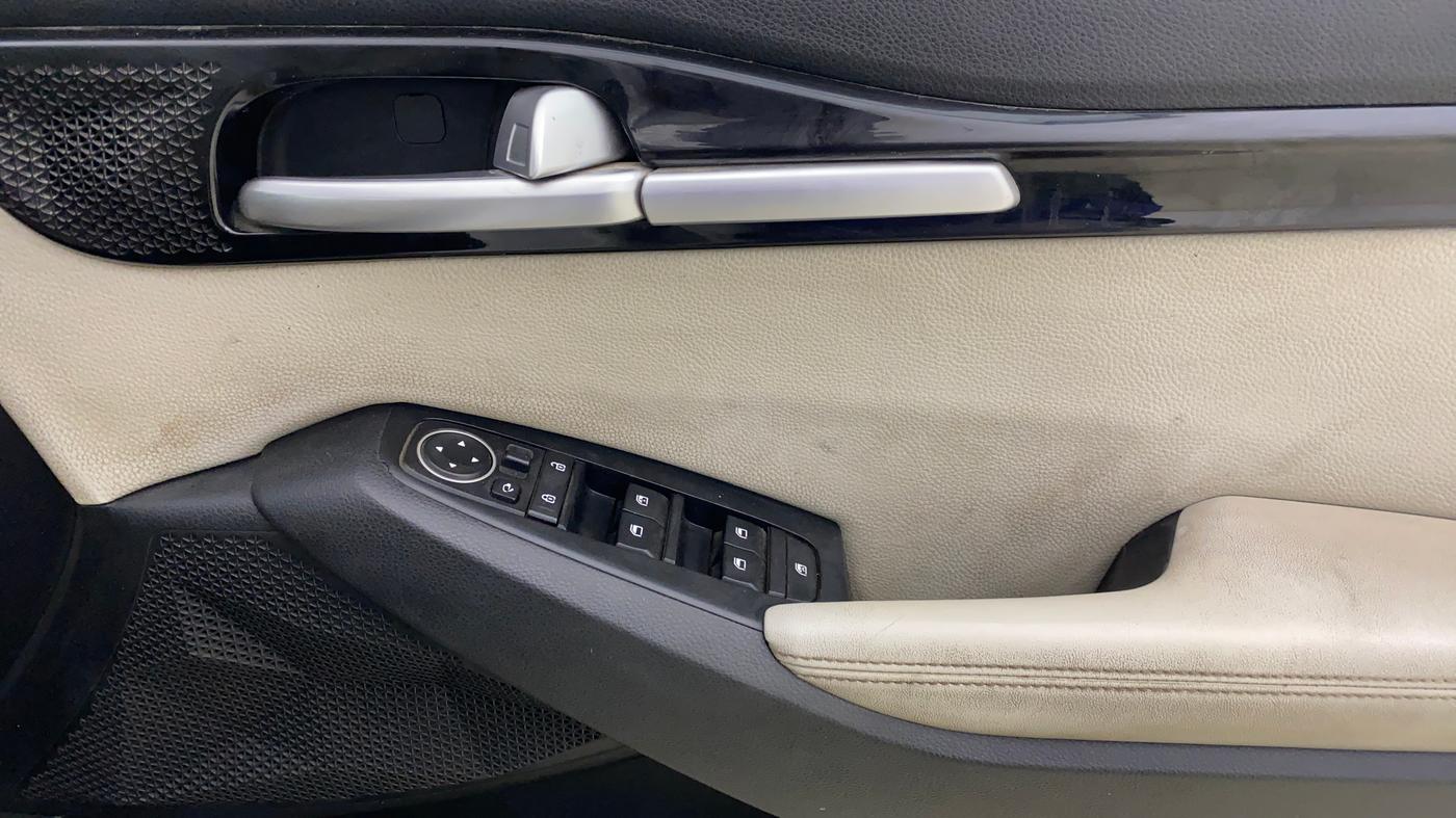 2019 KIA SELTOS HTX 1.5 DIESEL, Diesel, Manual, 1,27,136 km, Driver Side Door Panels Control