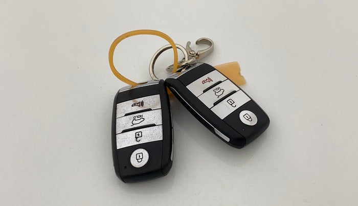 2019 KIA SELTOS HTX 1.5 DIESEL, Diesel, Manual, 1,26,862 km, Key Close Up