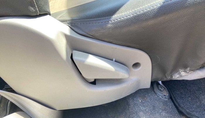 2016 Datsun Go Plus T, Petrol, Manual, 51,199 km, Driver Side Adjustment Panel