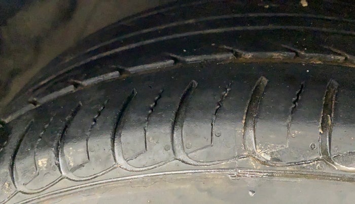 2015 Toyota Corolla Altis VL CVT PETROL, Petrol, Automatic, 61,144 km, Right Front Tyre Tread