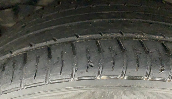 2015 Toyota Corolla Altis VL CVT PETROL, Petrol, Automatic, 61,144 km, Left Front Tyre Tread