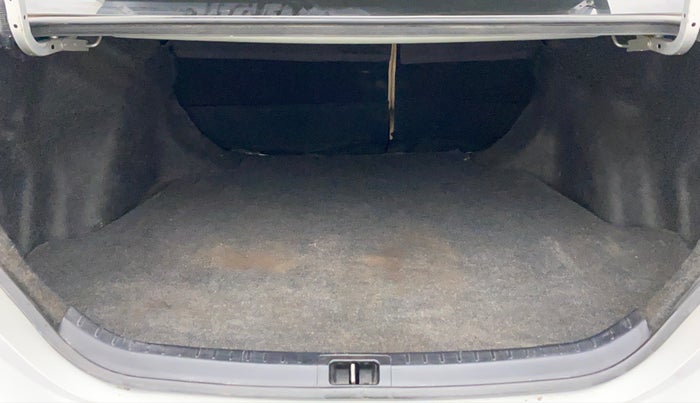2015 Toyota Corolla Altis VL CVT PETROL, Petrol, Automatic, 61,144 km, Boot Inside
