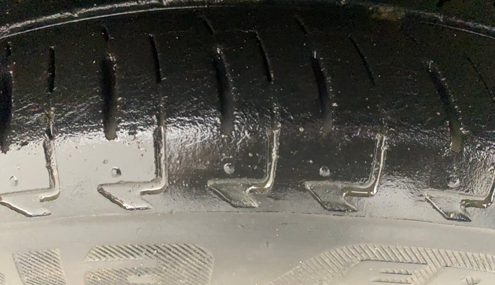 2020 Maruti IGNIS ALPHA 1.2 AMT, Petrol, Automatic, 30,363 km, Right Front Tyre Tread