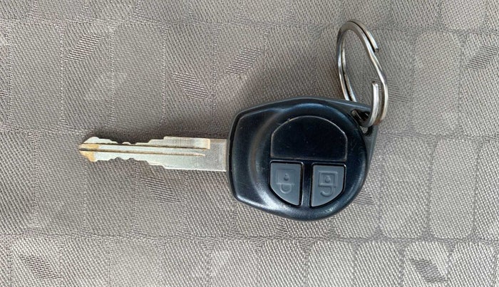 2013 Maruti Wagon R 1.0 VXI, Petrol, Manual, 69,977 km, Key Close Up