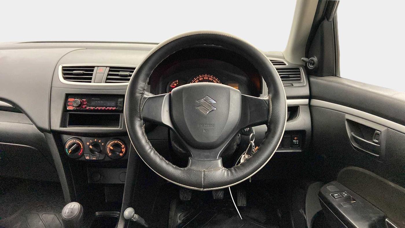 2017 Maruti Swift LXI (O), Petrol, Manual, 44,685 km, Steering Wheel Close Up
