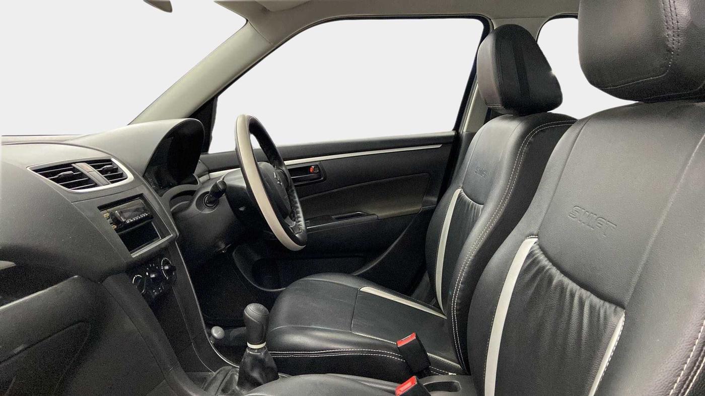 2017 Maruti Swift LXI (O), Petrol, Manual, 44,685 km, Right Side Front Door Cabin