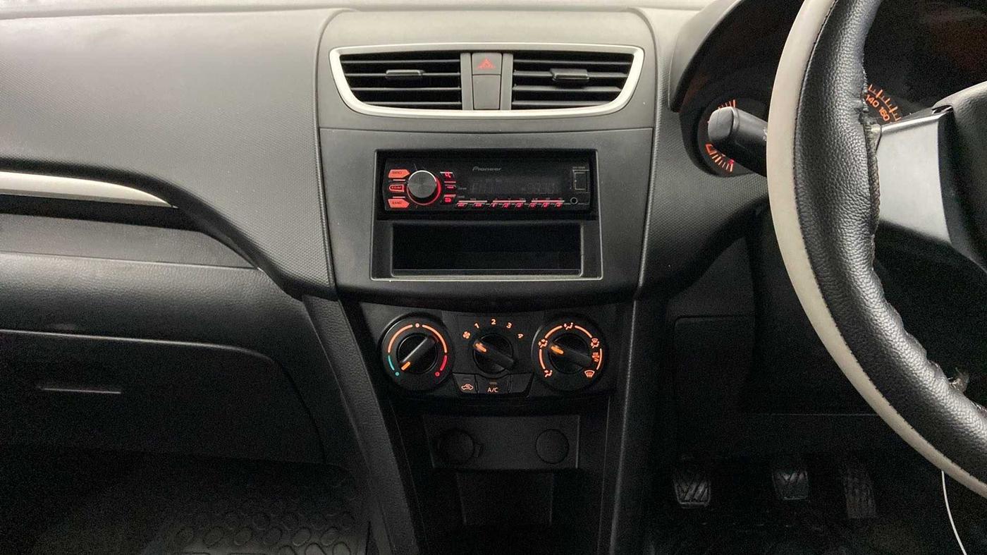 2017 Maruti Swift LXI (O), Petrol, Manual, 44,685 km, Air Conditioner