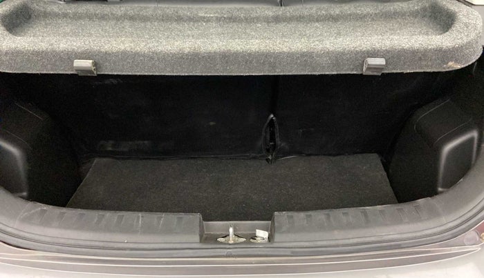 2017 Maruti Swift LXI (O), Petrol, Manual, 44,685 km, Boot Inside