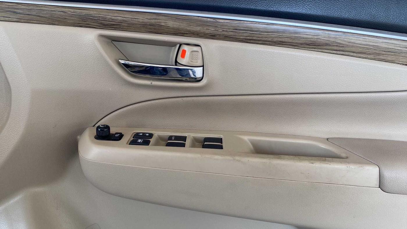 2021 Maruti Ciaz ALPHA 1.5 SHVS PETROL, Petrol, Manual, 45,342 km, Driver Side Door Panels Control