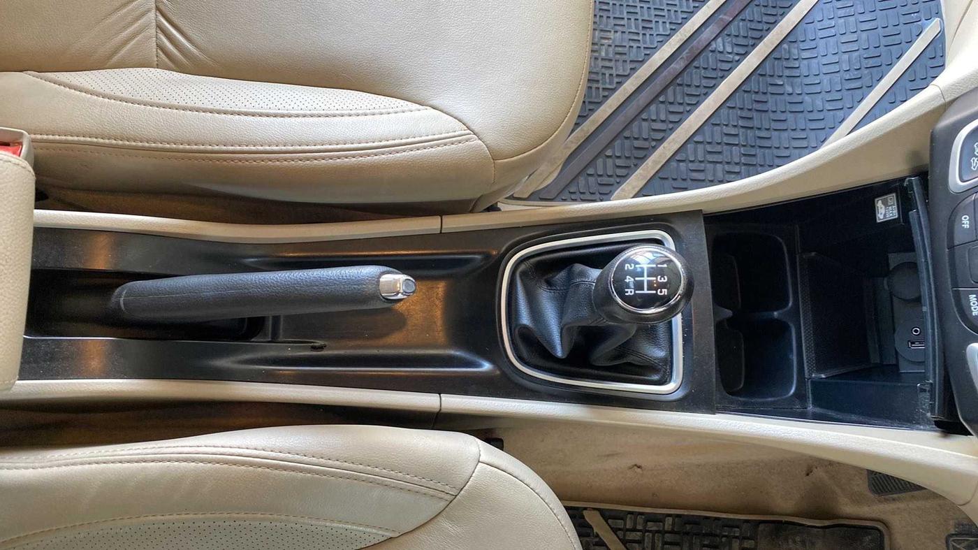2021 Maruti Ciaz ALPHA 1.5 SHVS PETROL, Petrol, Manual, 45,342 km, Gear Lever