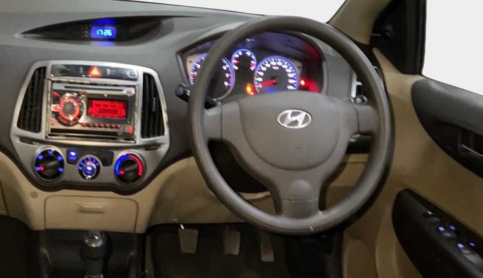 2013 Hyundai i20 MAGNA 1.2, Petrol, Manual, 32,553 km, Steering Wheel Close Up