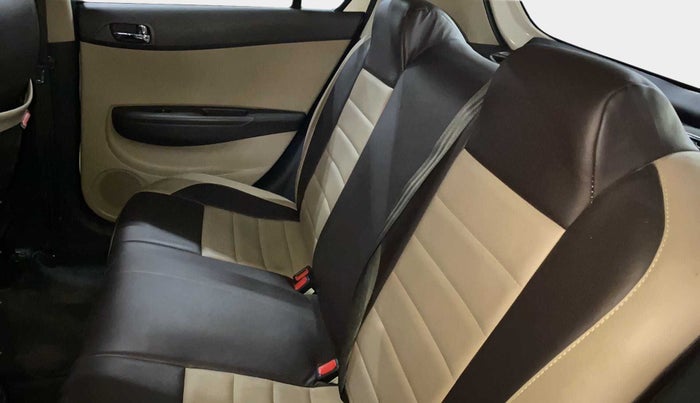 2013 Hyundai i20 MAGNA 1.2, Petrol, Manual, 32,553 km, Right Side Rear Door Cabin
