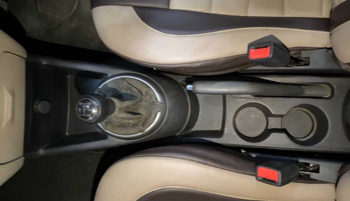 2013 Hyundai i20 MAGNA 1.2, Petrol, Manual, 32,553 km, Gear Lever