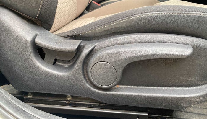 2017 Hyundai Elite i20 ASTA 1.2, Petrol, Manual, 31,141 km, Driver Side Adjustment Panel