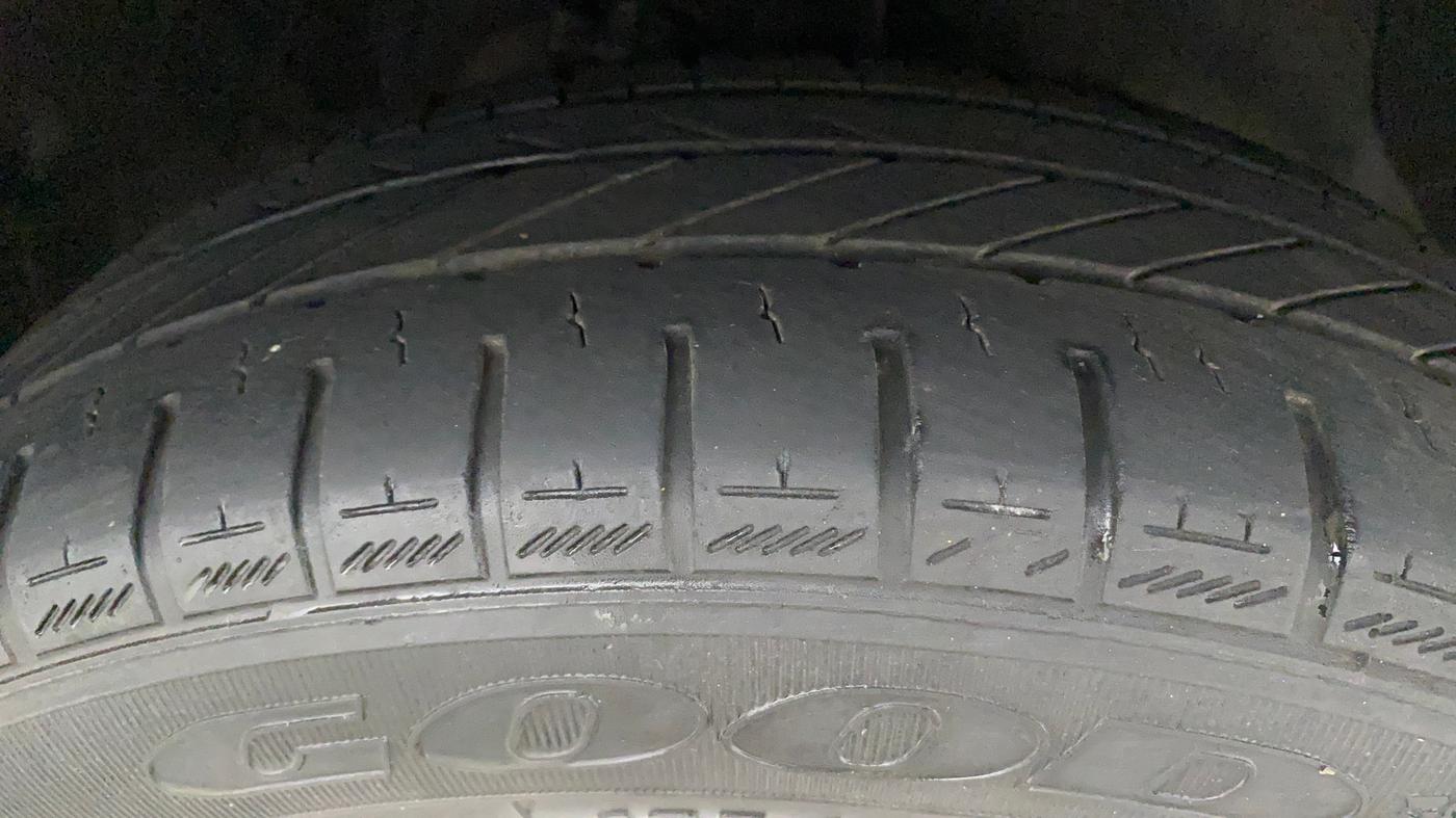 2019 Hyundai Grand i10 SPORTZ 1.2 KAPPA VTVT, Petrol, Manual, 23,424 km, Right Front Tyre Tread