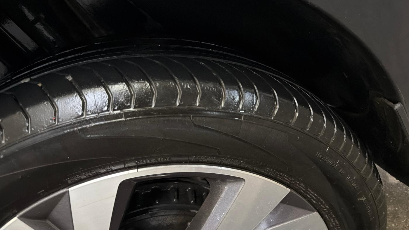 2021 Volkswagen TAIGUN TOPLINE 1.0 TSI AT, Petrol, Automatic, 87,210 km, Left Rear Tyre Tread