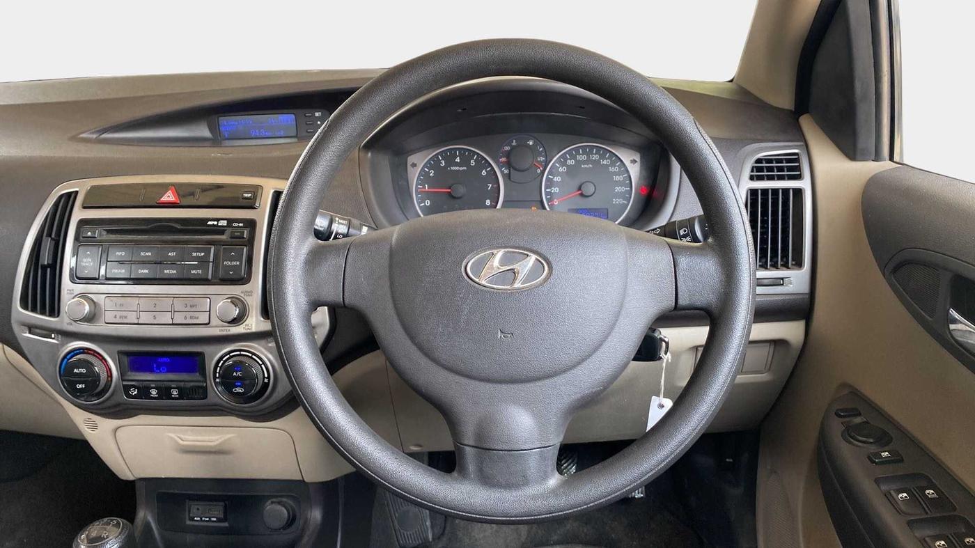 2013 Hyundai i20 MAGNA 1.2, Petrol, Manual, 59,232 km, Steering Wheel Close Up
