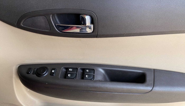 2013 Hyundai i20 MAGNA 1.2, Petrol, Manual, 59,232 km, Driver Side Door Panels Control