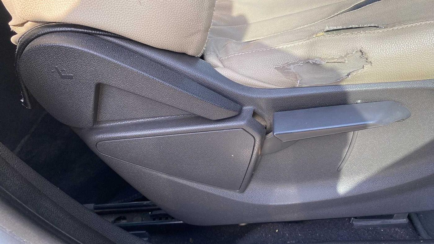 2015 Ford Ecosport TREND+ 1.5L DIESEL, Diesel, Manual, 76,976 km, Driver Side Adjustment Panel