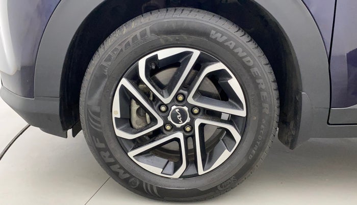 2022 KIA CARENS LUXURY PLUS 1.4 PETROL 6 STR, Petrol, Manual, 12,669 km, Left Front Wheel