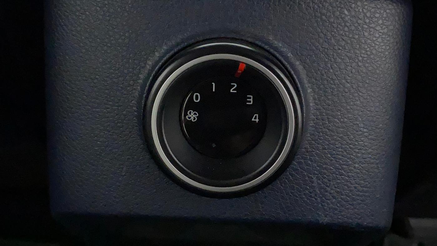 2022 KIA CARENS LUXURY PLUS 1.4 PETROL 6 STR, Petrol, Manual, 12,669 km, Rear AC Temperature Control