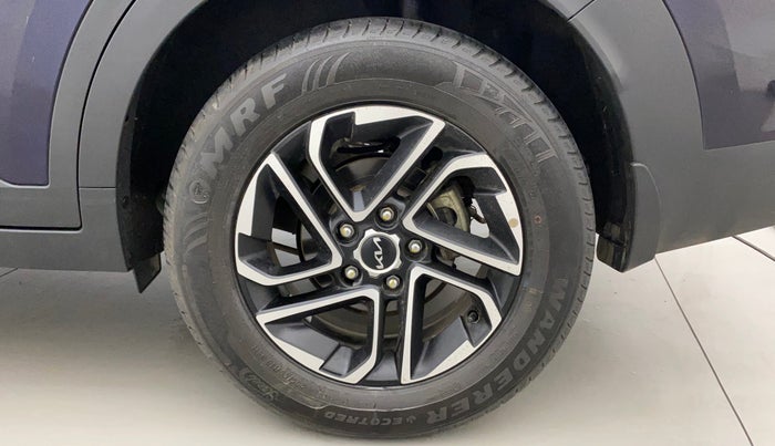 2022 KIA CARENS LUXURY PLUS 1.4 PETROL 6 STR, Petrol, Manual, 12,669 km, Left Rear Wheel