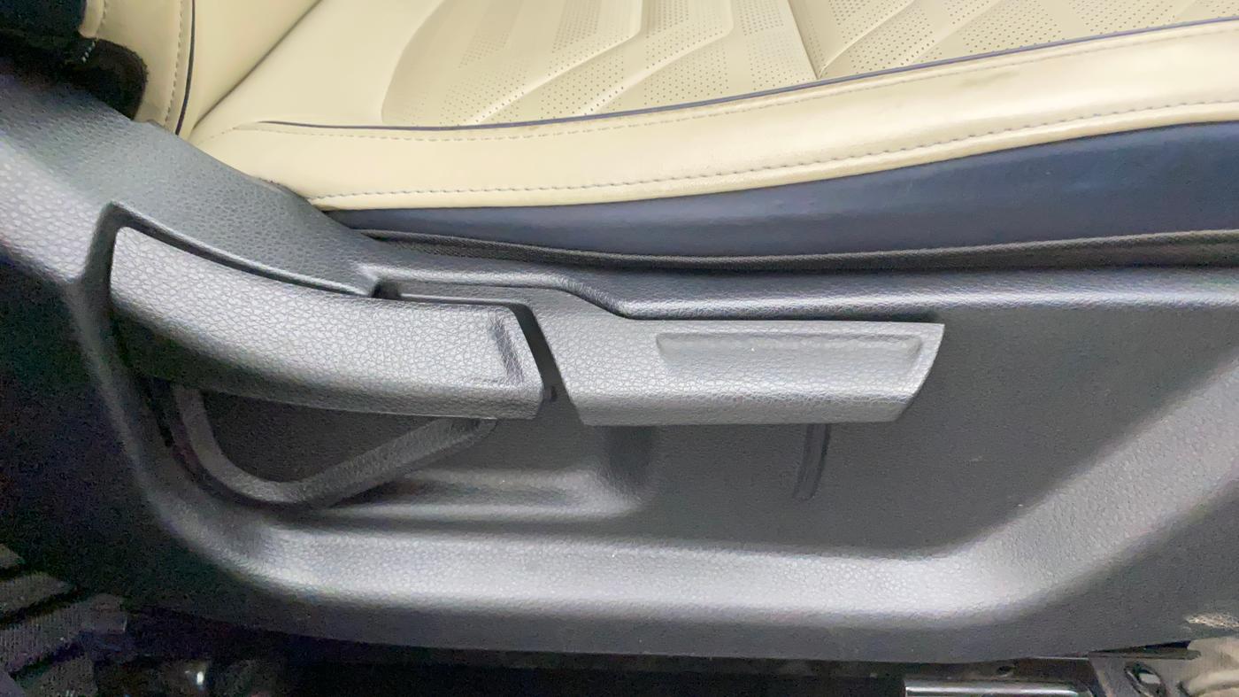 2022 KIA CARENS LUXURY PLUS 1.4 PETROL 6 STR, Petrol, Manual, 12,669 km, Driver Side Adjustment Panel