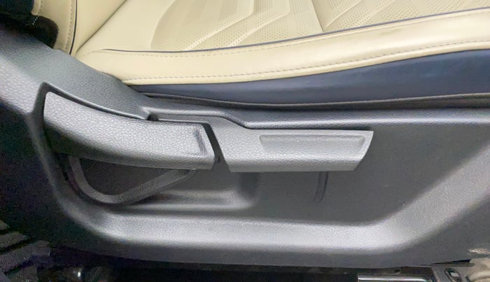 2022 KIA CARENS LUXURY PLUS 1.4 PETROL 6 STR, Petrol, Manual, 12,669 km, Driver Side Adjustment Panel