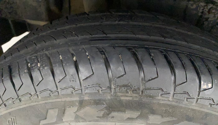 2022 Maruti Dzire VXI CNG, CNG, Manual, 39,661 km, Right Rear Tyre Tread