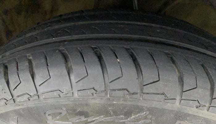 2022 Maruti Dzire VXI CNG, CNG, Manual, 39,661 km, Right Front Tyre Tread