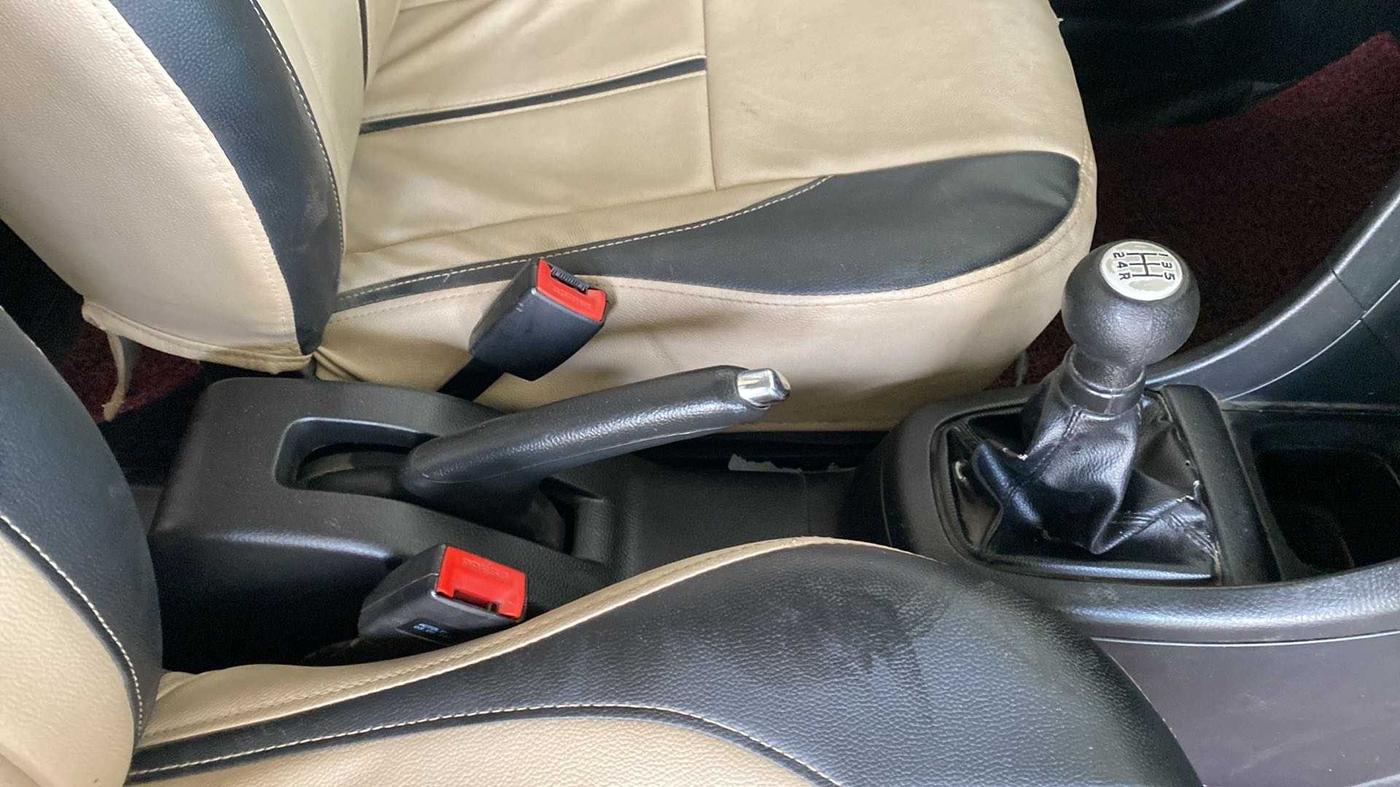 2014 Maruti Swift VXI, Petrol, Manual, 60,862 km, Gear Lever