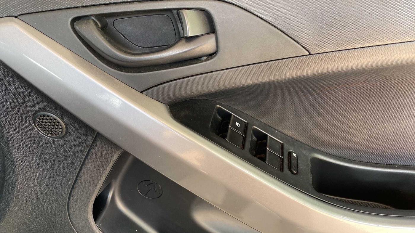 2022 Tata NEXON XM SUNROOF PETROL, Petrol, Manual, 51,710 km, Driver Side Door Panels Control