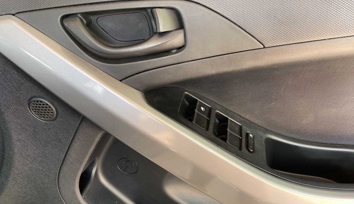 2022 Tata NEXON XM SUNROOF PETROL, Petrol, Manual, 51,710 km, Driver Side Door Panels Control