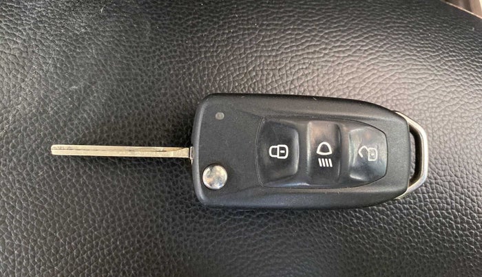 2022 Tata NEXON XM SUNROOF PETROL, Petrol, Manual, 51,710 km, Key Close Up