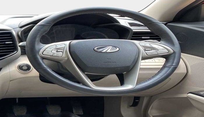 2021 Mahindra XUV300 W8(O) 1.2 PETROL DUAL TONE, Petrol, Manual, 22,527 km, Steering Wheel Close Up