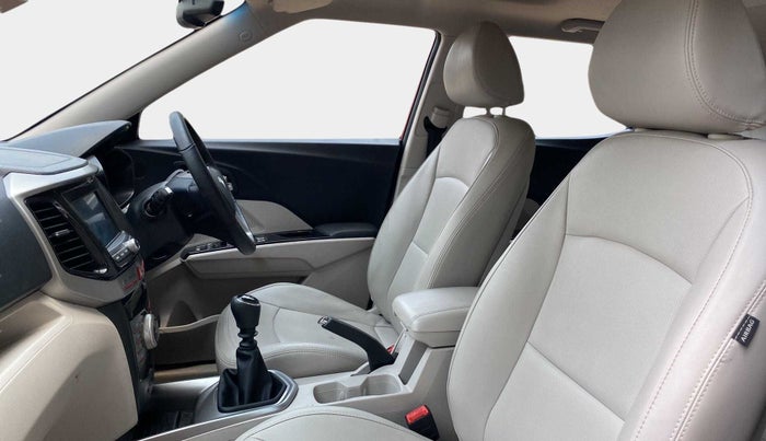 2021 Mahindra XUV300 W8(O) 1.2 PETROL DUAL TONE, Petrol, Manual, 22,527 km, Right Side Front Door Cabin