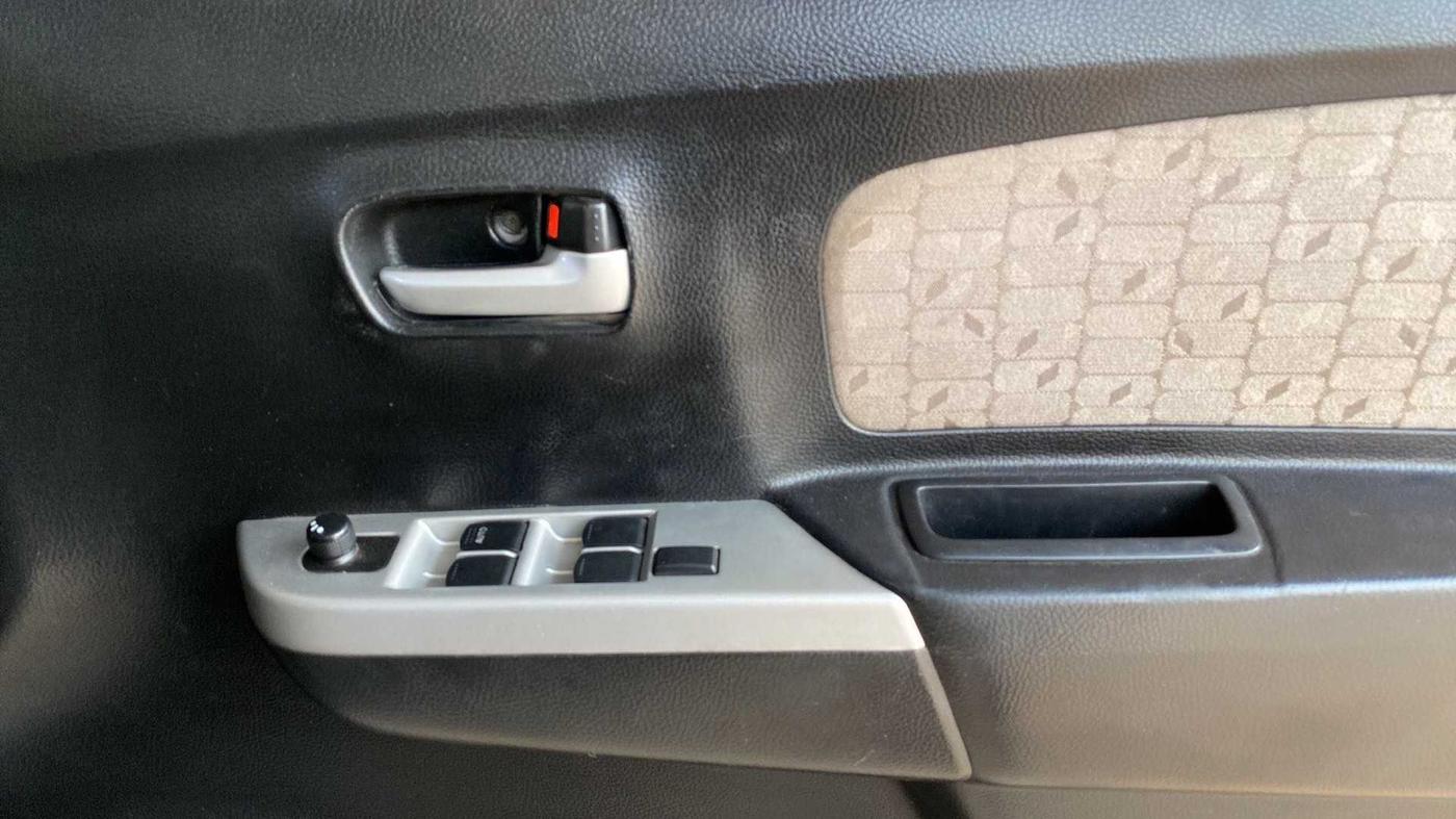 2015 Maruti Wagon R 1.0 VXI, Petrol, Manual, 90,358 km, Driver Side Door Panels Control