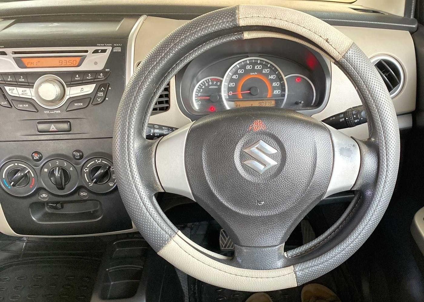 2015 Maruti Wagon R 1.0 VXI, Petrol, Manual, 90,358 km, Steering Wheel Close Up