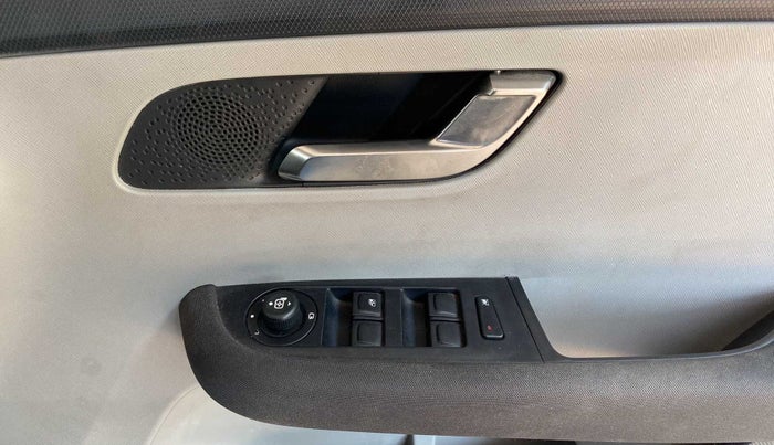 2021 Tata ALTROZ XZ PETROL, Petrol, Manual, 46,752 km, Driver Side Door Panels Control