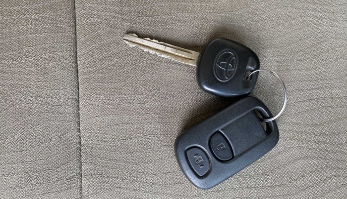 2015 Toyota Etios Liva G, Petrol, Manual, 65,361 km, Key Close Up