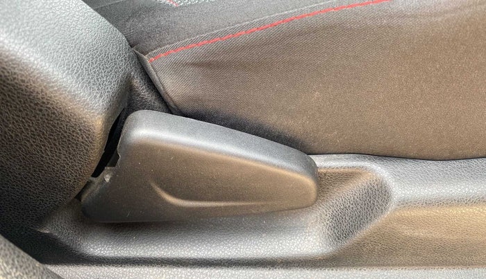 2019 Renault Kwid RXT 1.0 AMT (O), Petrol, Automatic, 17,650 km, Driver Side Adjustment Panel