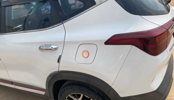 2021 KIA SELTOS GTX PLUS 1.4 PETROL DCT DUAL TONE, Petrol, Automatic, 30,414 km, Left quarter panel - Minor scratches