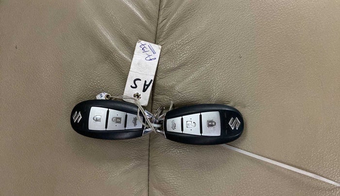 2019 Maruti Ciaz ALPHA 1.5 SHVS PETROL, Petrol, Manual, 34,967 km, Key Close Up
