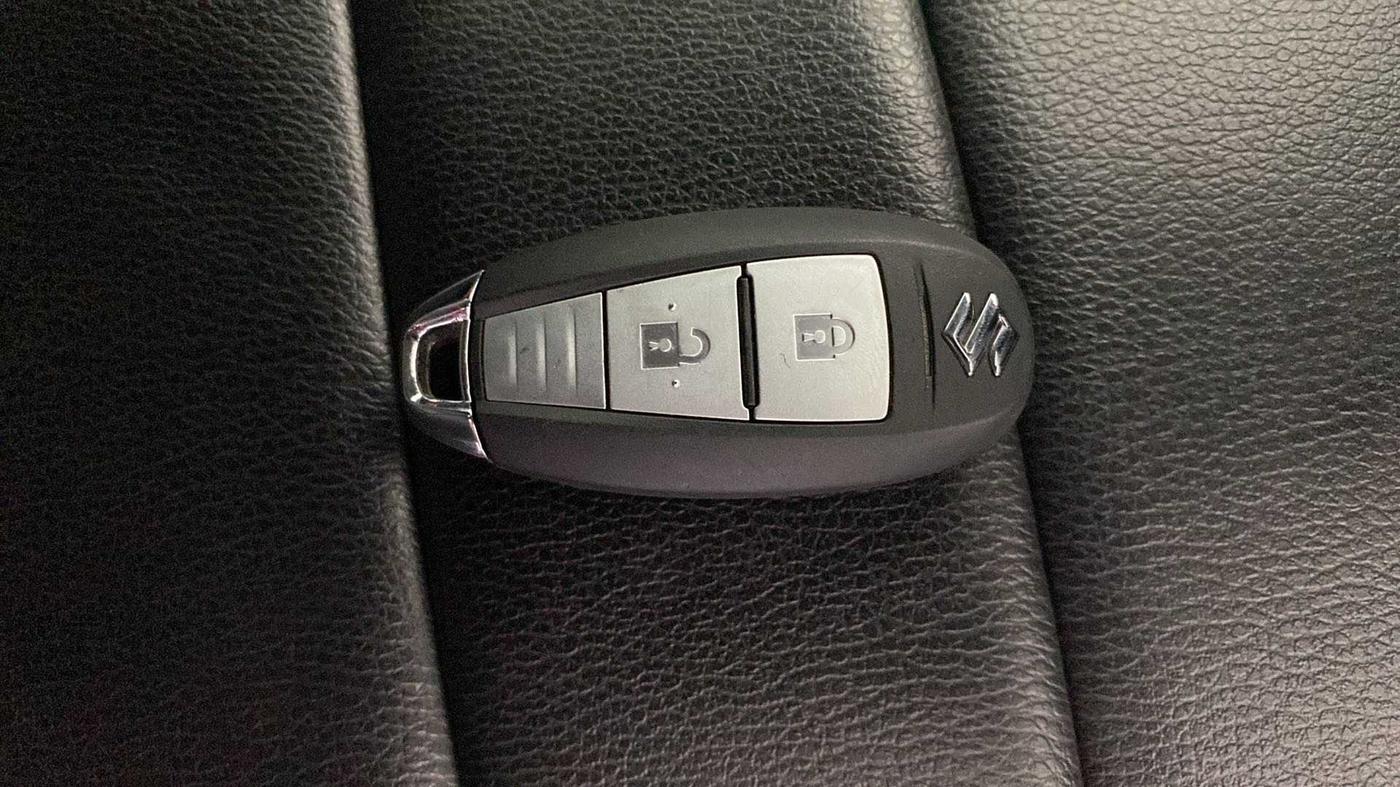 2017 Maruti Baleno ZETA PETROL 1.2, Petrol, Manual, 44,423 km, Key Close Up