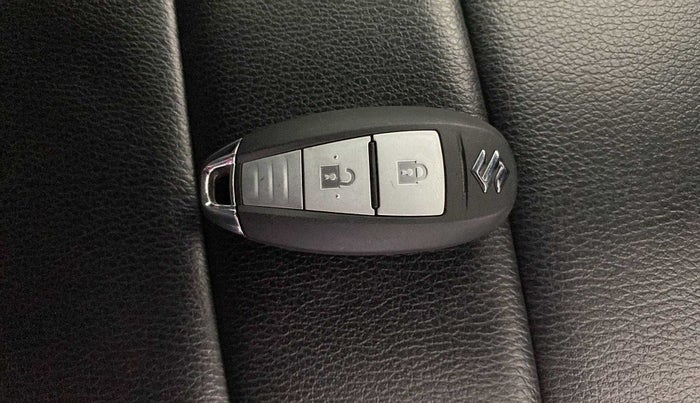 2017 Maruti Baleno ZETA PETROL 1.2, Petrol, Manual, 44,423 km, Key Close Up